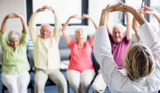Descubre cómo las actividades emocionales para adultos mayores pueden mejorar su bienestar y calidad de vida. Estas iniciativas, promovidas por Grupo Emera