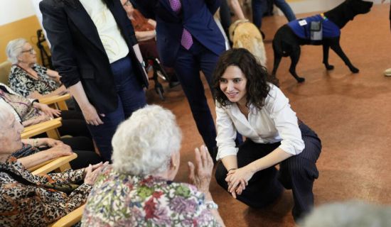 La presidenta de la Comunidad de Madrid, Isabel Díaz Ayuso, ha presentado un plan para construir más de 300 viviendas con apoyos destinados a personas mayo