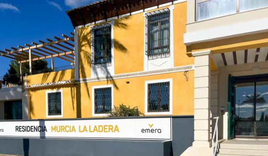 Emera Murcia La Ladera, una nueva residencia para mayores, abre sus puertas en la histórica 'Casona' de Churra, Murcia. Este centro combina la arquitectura