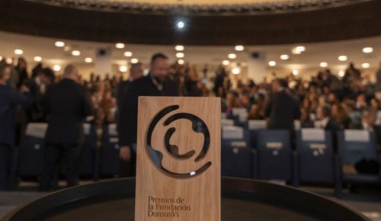 La Fundación DomusVi ha abierto la XI convocatoria de sus premios, destinados a impulsar la innovación y mejorar los cuidados para personas mayores y en si