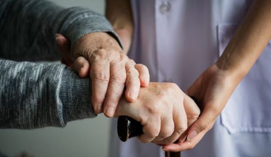 El Consejo de Gobierno ha aprobado la distribución de 12 millones de euros para el refuerzo de los servicios sociales comunitarios en materia de dependenci