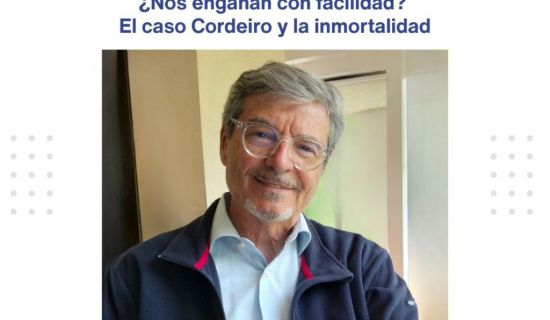 El artículo analiza el caso de José Luis Cordeiro, un promotor de la pseudociencia que asegura que en 2045 la muerte será opcional y el cáncer desaparecerá