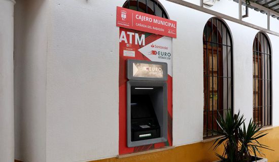 La Junta de Andalucía ha lanzado una nueva convocatoria de ayudas para la instalación y mantenimiento de cajeros automáticos en municipios en riesgo de exc