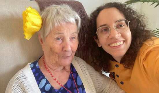 El Día Mundial de la Salud Mental destaca la importancia de la sociabilización en el bienestar emocional de las personas mayores, quienes a menudo enfrenta