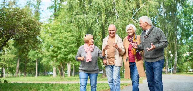 Descubre 10 actividades para personas mayores que promueven un ocio saludable y enriquecedor. Este artículo destaca la importancia de mantenerse activo tra