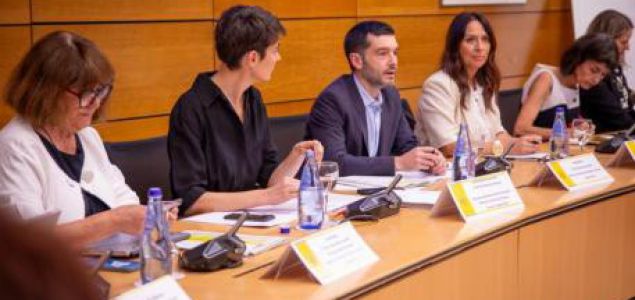 El ministro de Derechos Sociales, Pablo Bustinduy, ha instado a las comunidades autónomas a utilizar el histórico incremento de 6.200 millones de euros en 