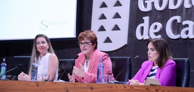 El Gobierno de Canarias ha lanzado una iniciativa para promover el buen trato hacia las personas mayores, inaugurando la jornada 'Hacia una cultura del Bue