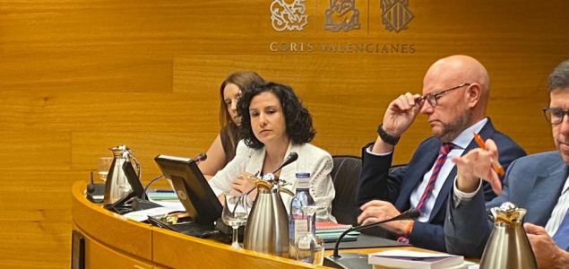 Elena Albalat, consellera de Servicios Sociales, ha presentado en Les Corts los presupuestos de 2026 con una inversión histórica de 2.731 millones de euros