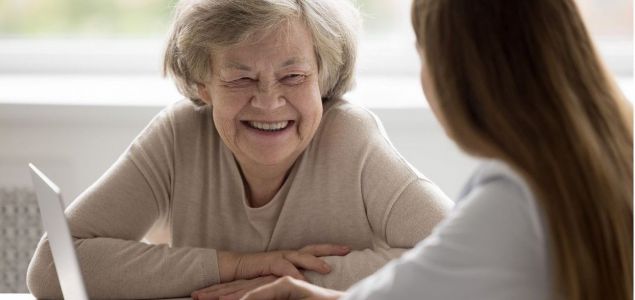La fisioterapia a domicilio se está convirtiendo en una solución esencial para las personas mayores en España, especialmente en Sant Cugat, donde la demand