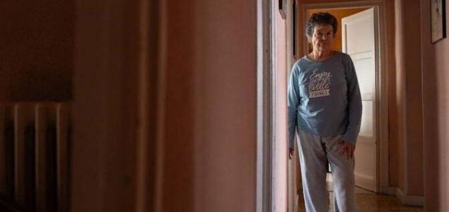 HelpAge International España ha alertado sobre la vulneración del derecho a la vivienda de las personas mayores, destacando el caso de Maricarmen, una muje