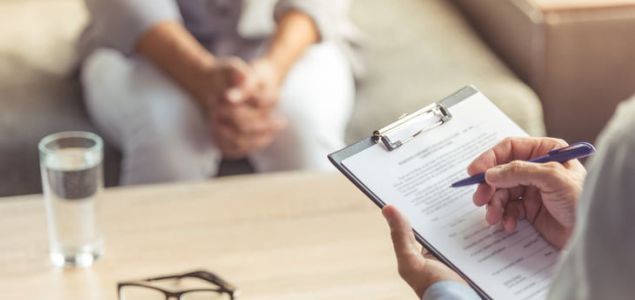 El Mini-Mental Test (MMSE) es una de las pruebas de cribado cognitivo más utilizadas a nivel mundial para evaluar rápidamente las capacidades cognitivas. D