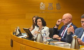 Elena Albalat, consellera de Servicios Sociales, ha presentado en Les Corts los presupuestos de 2026 con una inversión histórica de 2.731 millones de euros