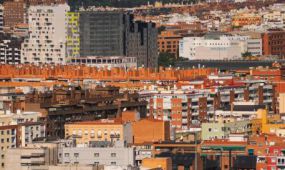 En los últimos 14 años, el número de hogares en España que posee un inmueble ha disminuido un 22%, mientras que los grandes tenedores han cuadruplicado su 