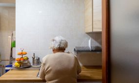 La Junta de Andalucía ha destinado 46,6 millones de euros a la financiación de servicios sociales comunitarios en entidades locales. Esta inversión, public