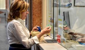 Más de 30.000 personas mayores han obtenido la Tarjeta Andalucía Junta 65 (TAJ65) en el primer semestre de 2026, alcanzando un total de 1.134.268 titulares