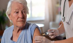 Un estudio publicado en Annals of Internal Medicine analiza la asociación entre la vacuna recombinante contra el herpes zóster y el riesgo de desarrollar d
