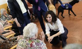 La presidenta de la Comunidad de Madrid, Isabel Díaz Ayuso, ha presentado un plan para construir más de 300 viviendas con apoyos destinados a personas mayo