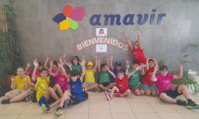 Más de 400 niños y niñas han participado en los campamentos intergeneracionales de verano organizados por Amavir, titulados 'De acampada con mis abuelos'. 