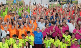 El presidente de la Junta de Andaluc&iacute;a, Juanma Moreno, ha destacado el valor del 'potencial de los mayores' y su experiencia como clave para el futu