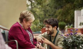 La soledad en la vejez es un tema crucial que afecta a una de cada cinco personas mayores en España. Expertos como Javier Yanguas y Marije Goikoetxea anali