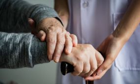 El Consejo de Gobierno ha aprobado la distribución de 12 millones de euros para el refuerzo de los servicios sociales comunitarios en materia de dependenci