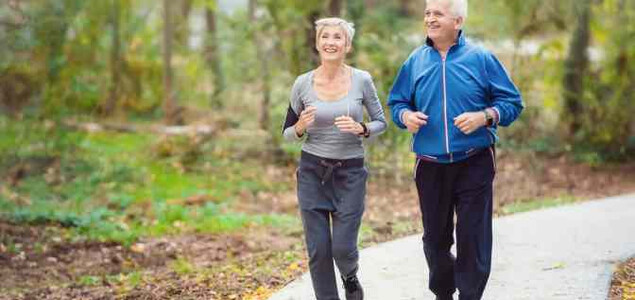 Las personas mayores de 80 años deben realizar una actividad física adecuada a sus condiciones de salud y capacidades que puede materializarse en algo tan 