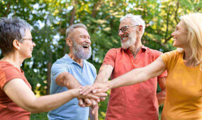 La prevención del Alzheimer es posible a través de hábitos saludables, según un informe de la Comisión Lancet 2024, que indica que cerca del 45% de los cas